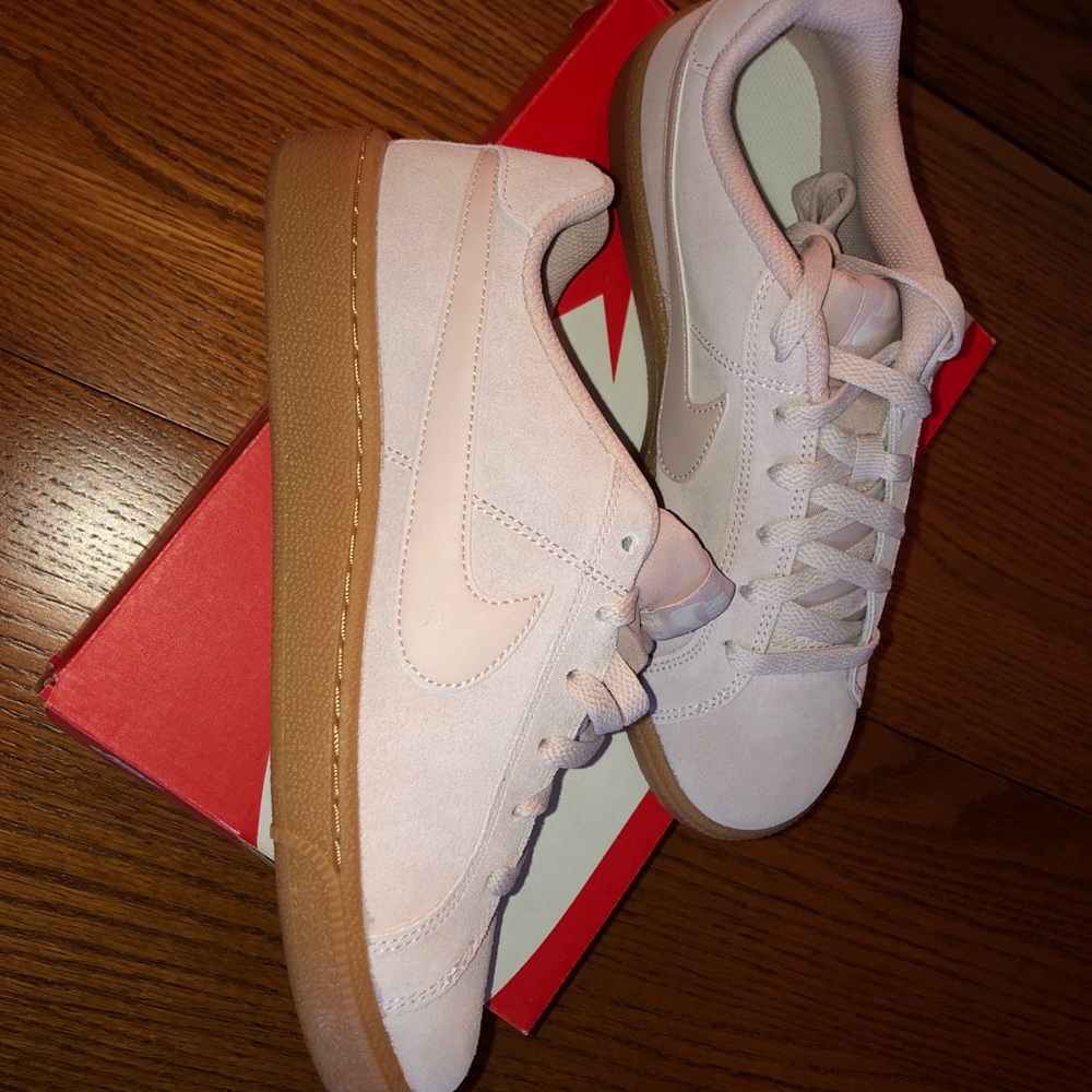 Wmns Nike Court Royale Suede Size 8US